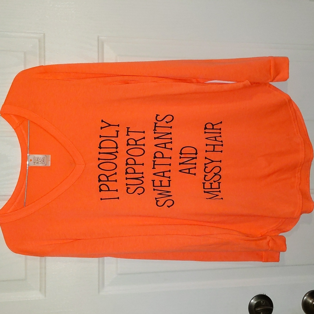Ladies Messy Buns Lazy Days L/S coral Tshirt size Large